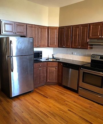 2nd image of 2050 N Sheffield Ave APT 3