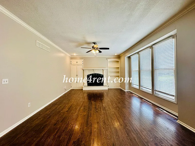 8511 W 128th St — Photo 20