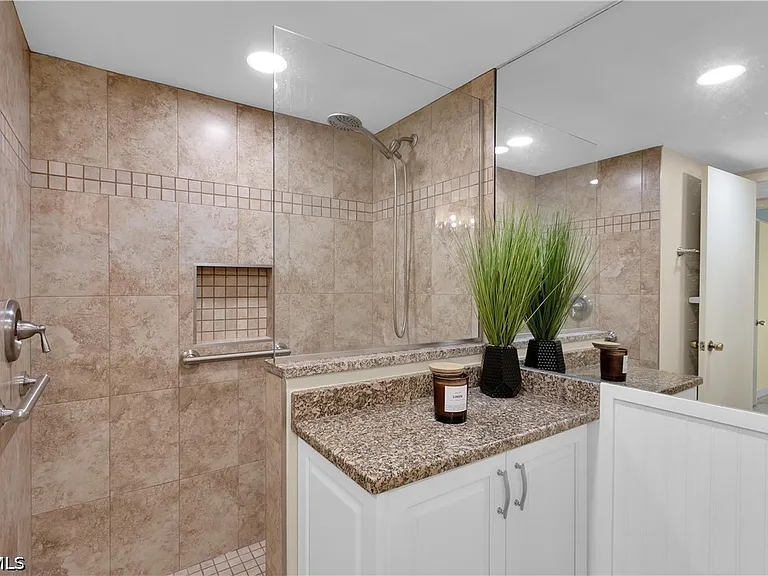 1409 SE 46th Ln #105 — Photo 43
