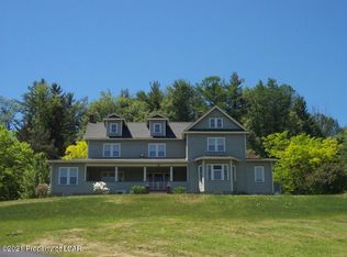 19 Morrett Acres Ln, Dallas, PA 18612