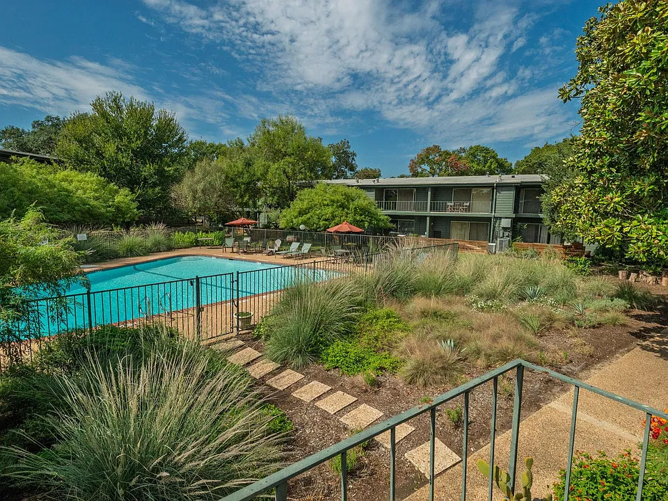 1304 Mariposa Dr #222