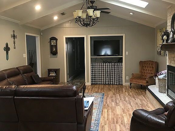 4th image of 2821 Goddard Pl