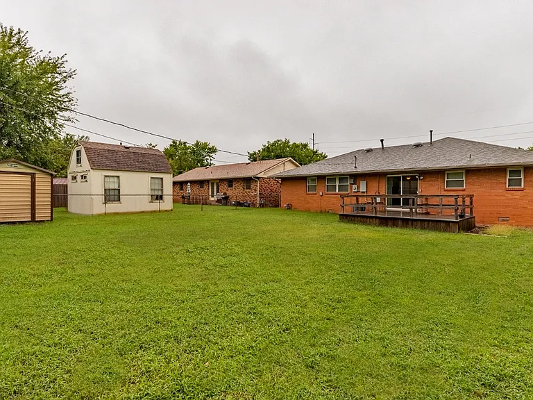 2108 Henderson Dr — Photo 13