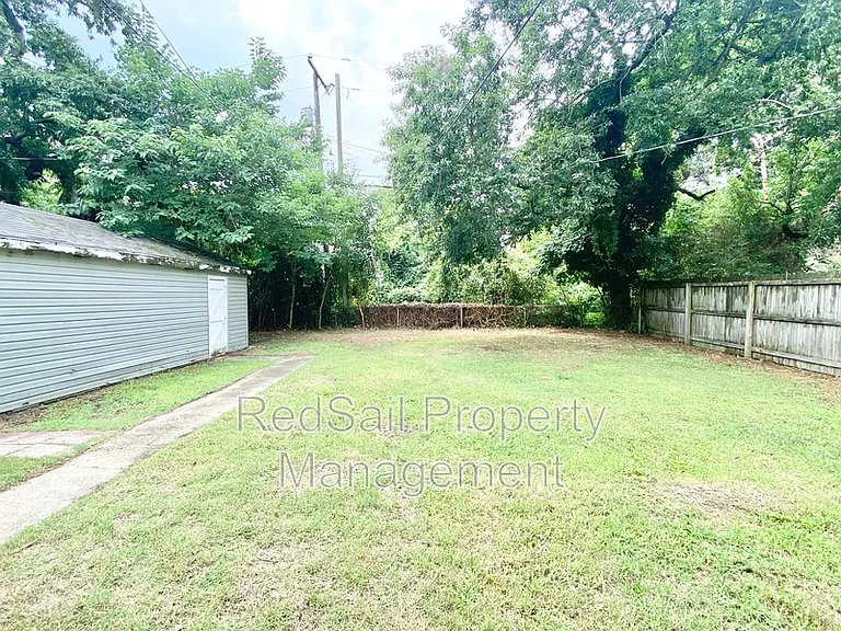 221 Cherry Ave — Photo 17