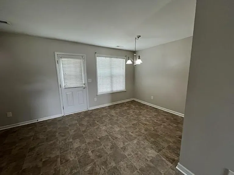 102 Prancer Cir — Photo 4