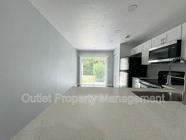 440 S Hill Ave — Photo 5
