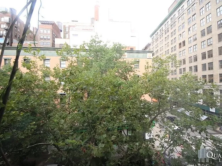 34 E 11th St #4B — Photo 10