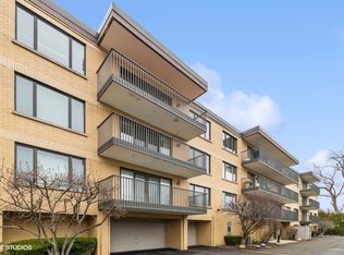 1534 McDaniels Ave APT 2D, Highland Park, IL 60035