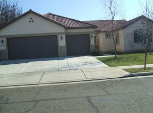 1650 Champagne St, Tulare, CA 93274