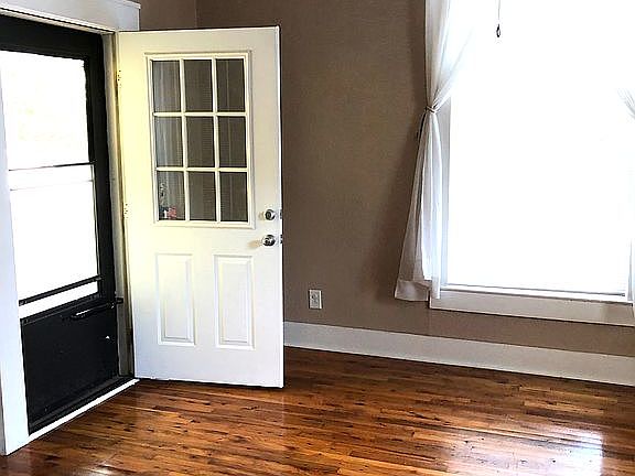 Living room/hardwood