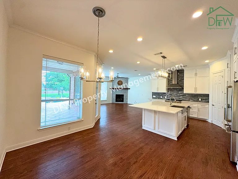 1205 Golden Gate Dr — Photo 6