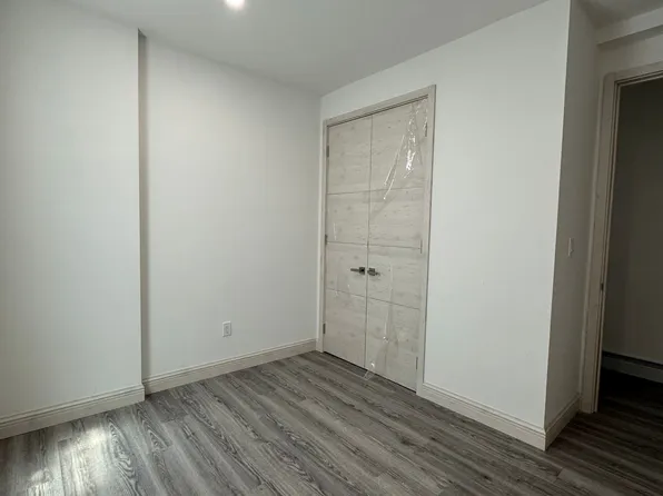 1048 E 213th St, Bronx, NY