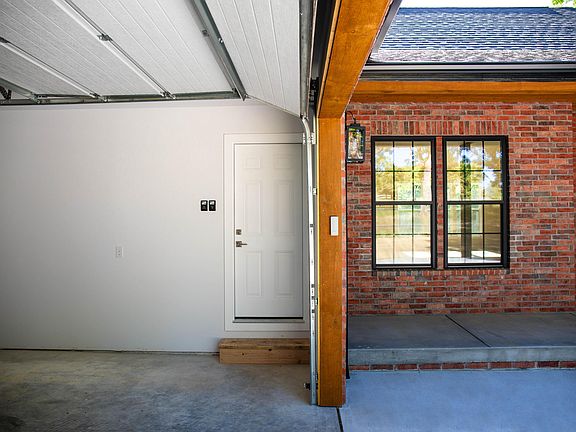 5th image of 630 Rochester Road