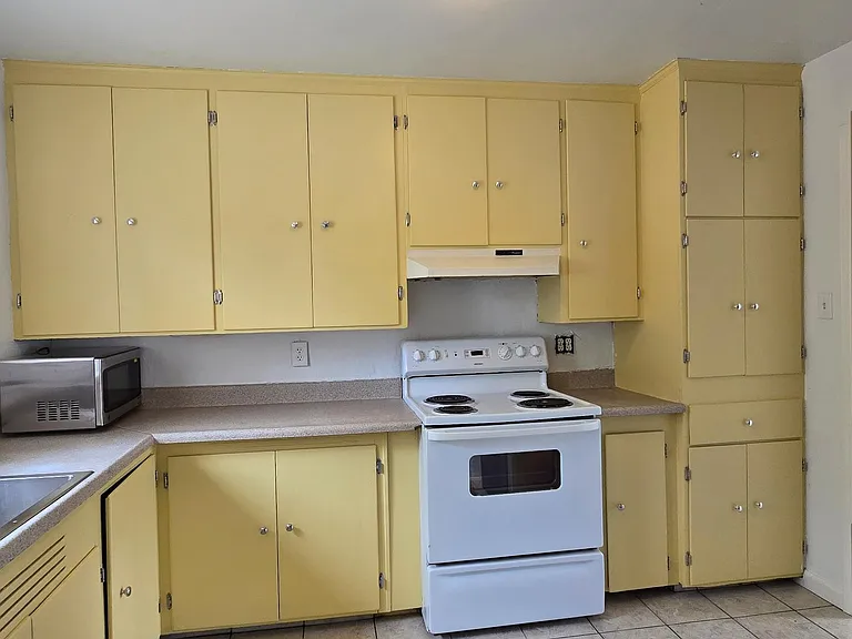 102 Laurel St — Photo 5