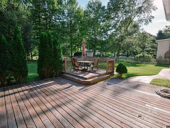 3rd image of 820 Greenwood Dr