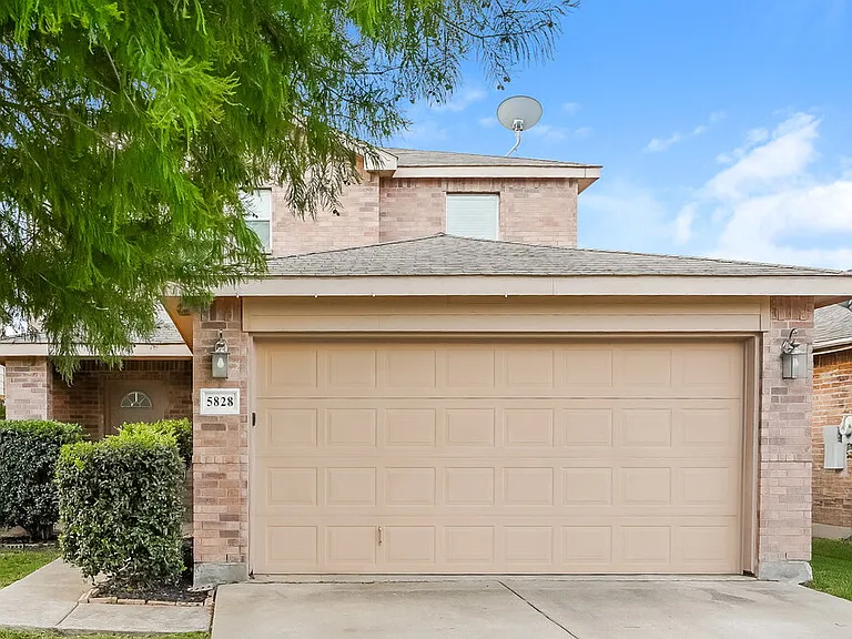 5828 Ridge Lake Dr — Photo 1