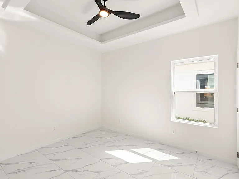 504 N Emerald Ave #2 — Photo 5