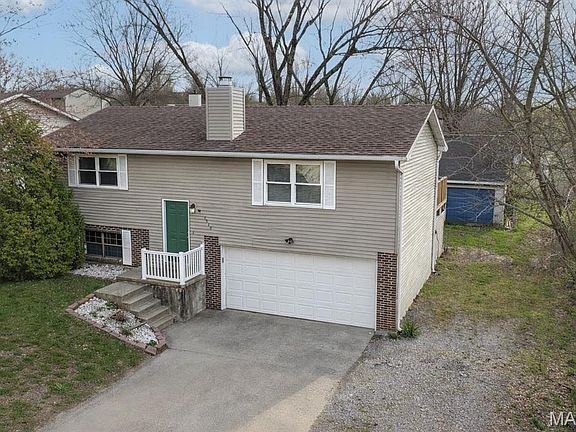 3rd image of 1910 Grandview Dr