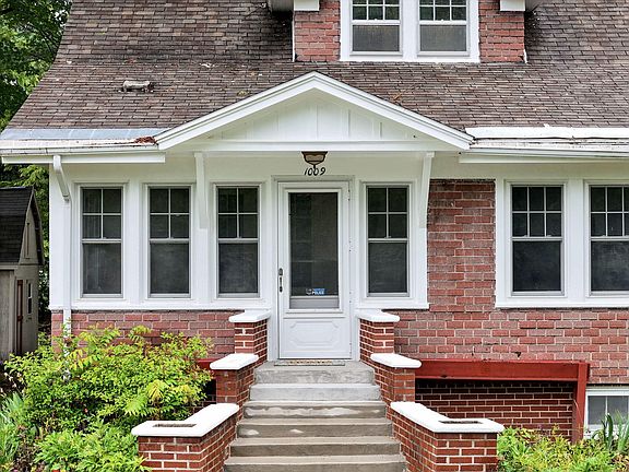 3rd image of 1009 Brooks St