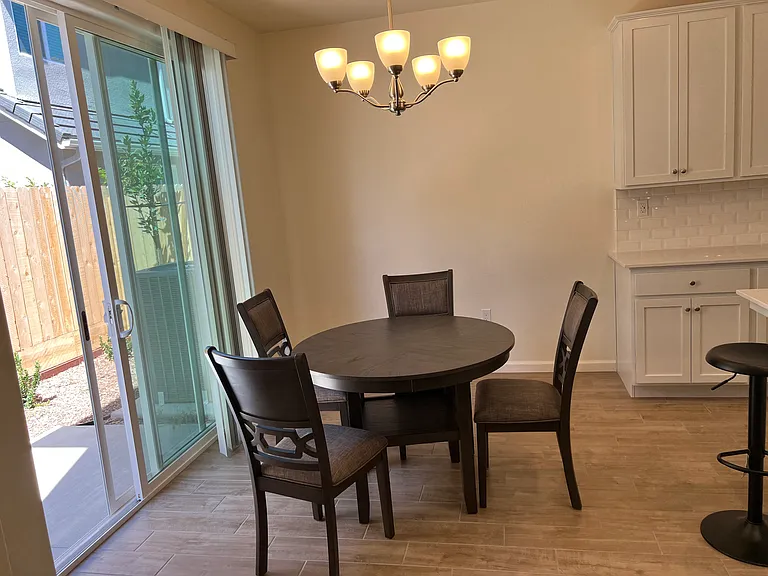 1467 Pioneer Ln — Photo 4