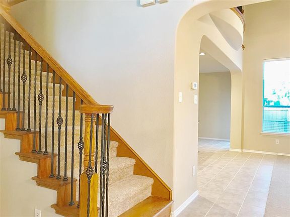 4th image of 9304 Woodhurst Dr