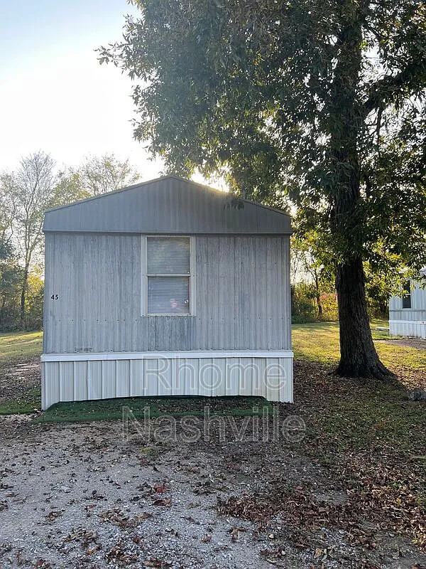 3 bed, 2.0 bath, 1008 sqft, $1,200 — Photo 1