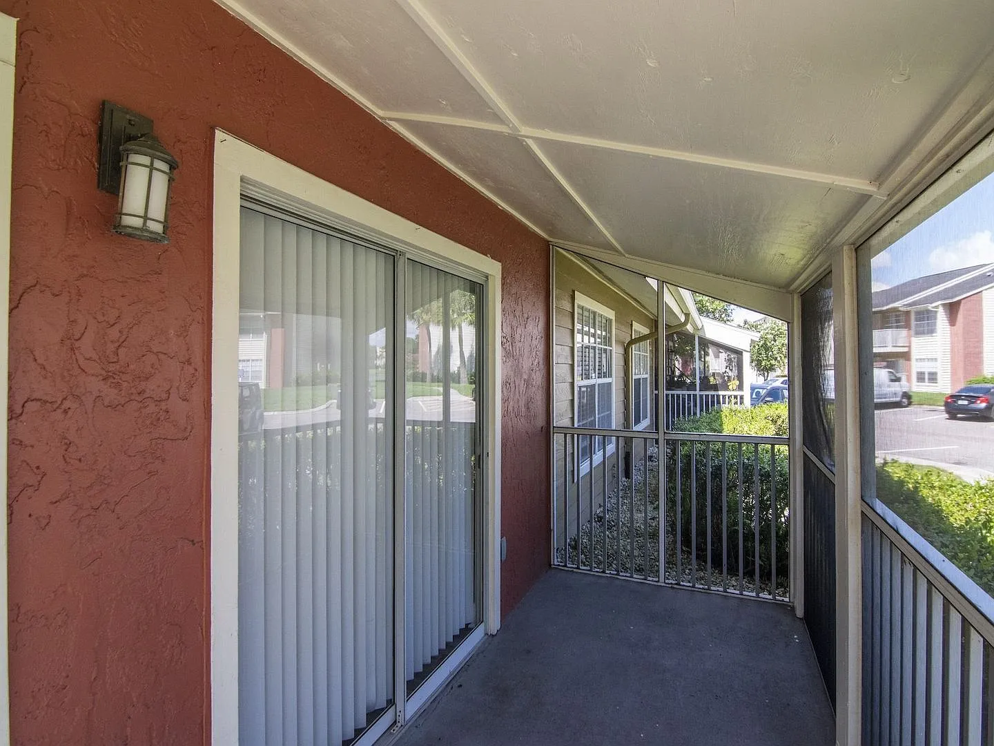 2/2 Town-home located within Park Lake Condominiums — Photo 3