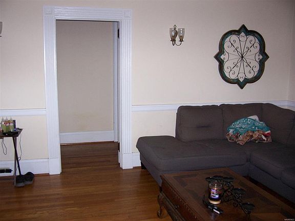4th image of 121 N College St