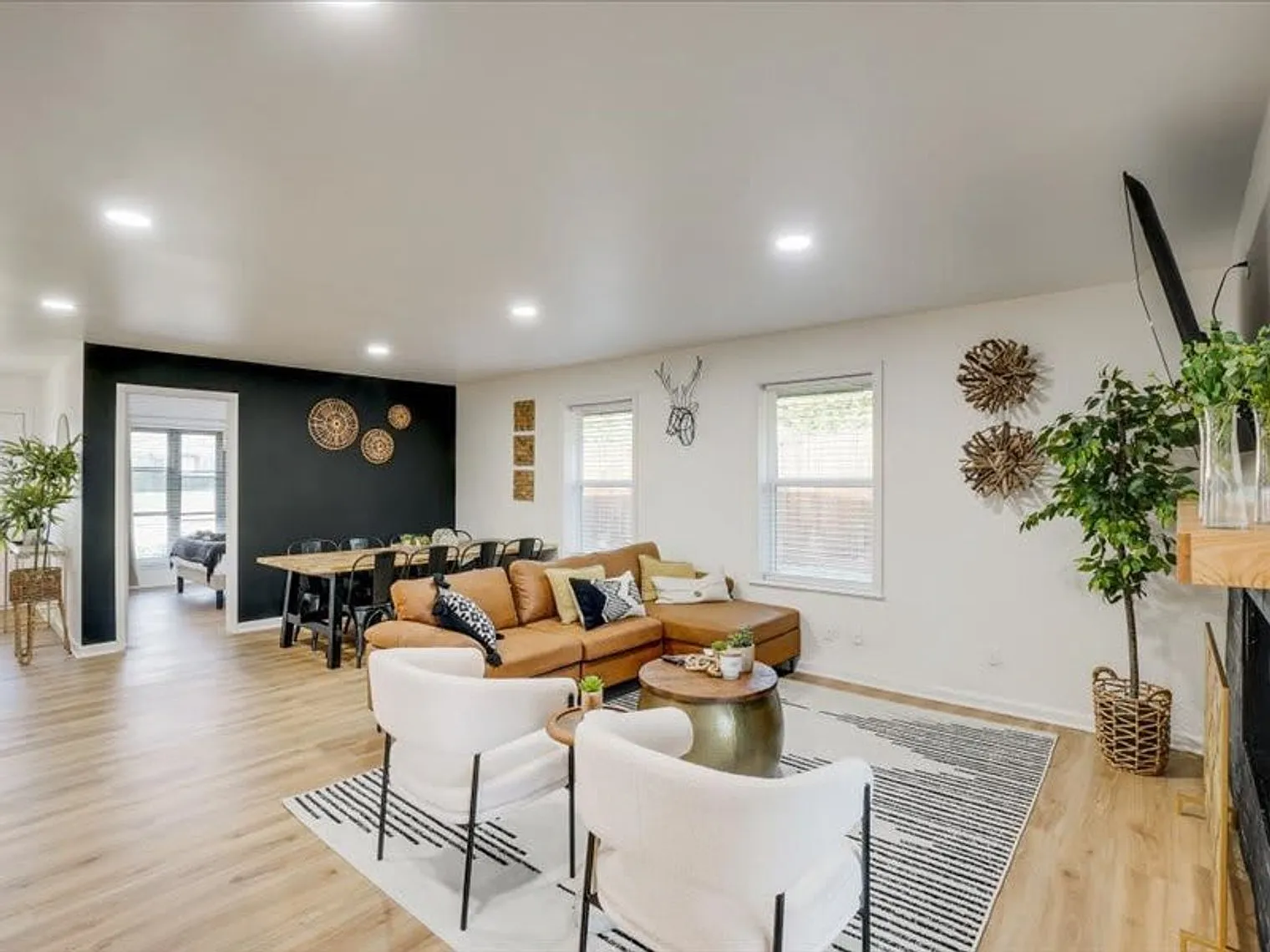 6 bed, 3.0 bath, 2389 sqft, $12,054 — Photo 2