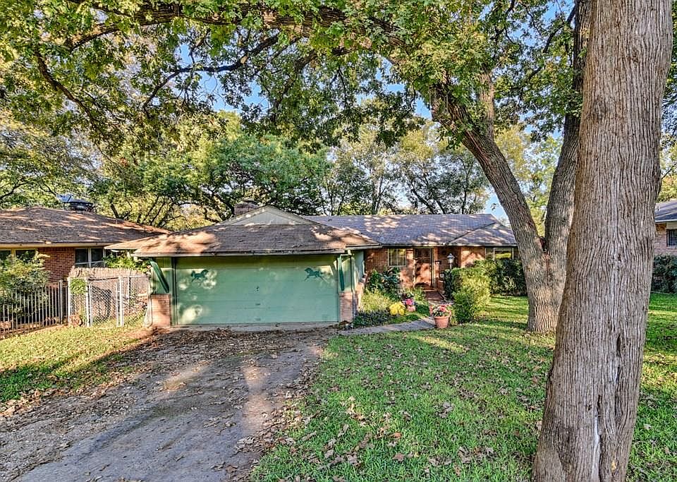 1st image of 2109 Siesta Dr