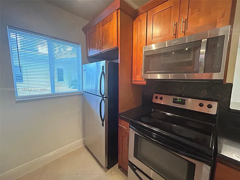 2880 Pine Tree Dr #10 — Photo 1