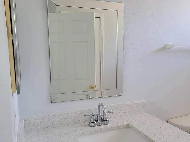 2125 Winsley St — Photo 6