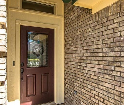 3rd image of 813 Crestview Dr