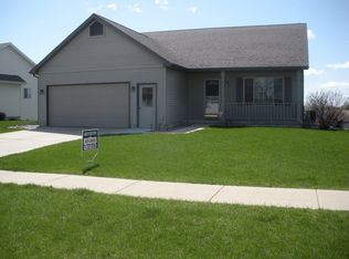 912 Vista Ridge Dr, Mount Horeb, WI 53572