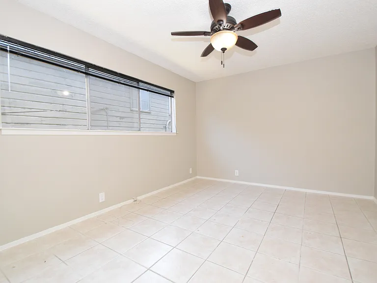 2404 Longview St #103 — Photo 5