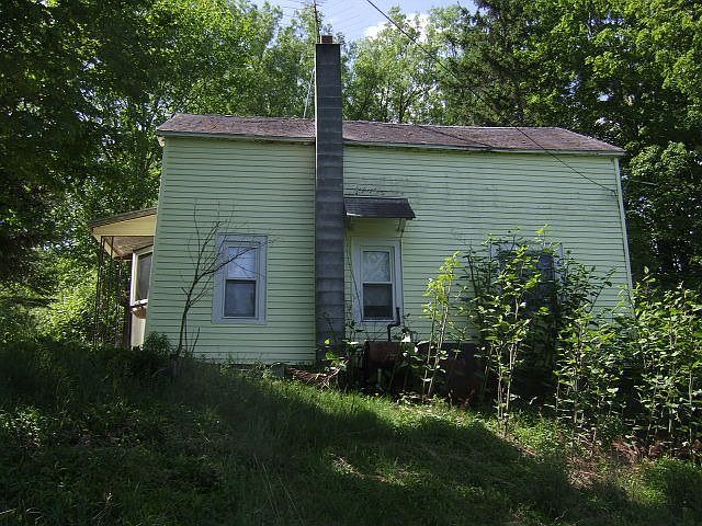 2nd image of 1633 Humphrey Rd