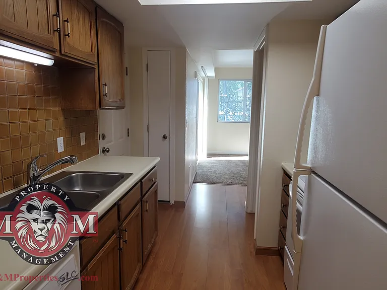 975 E Essex Court Way #4 — Photo 8