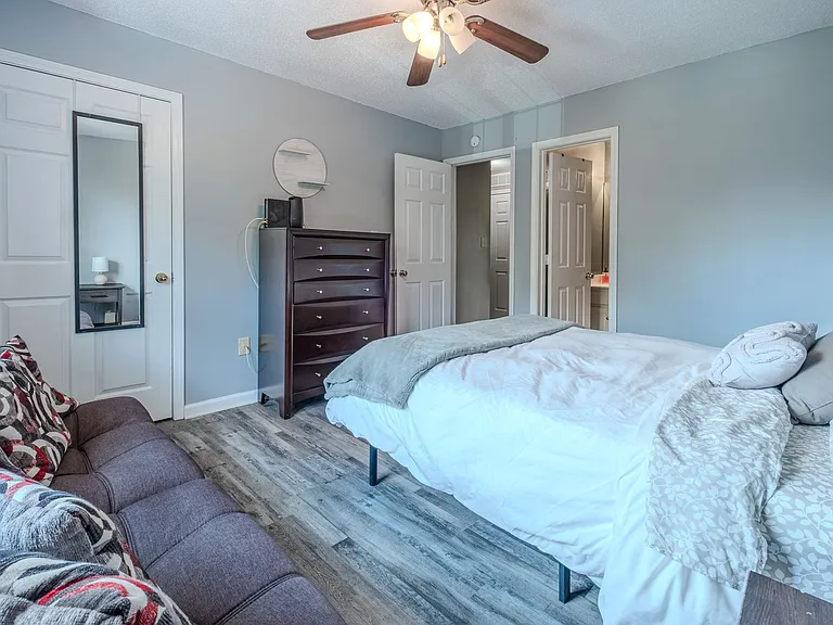 100 Woodstone Dr #18 — Photo 13