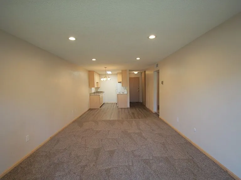 Larpenteur Estates Apartments — Photo 87