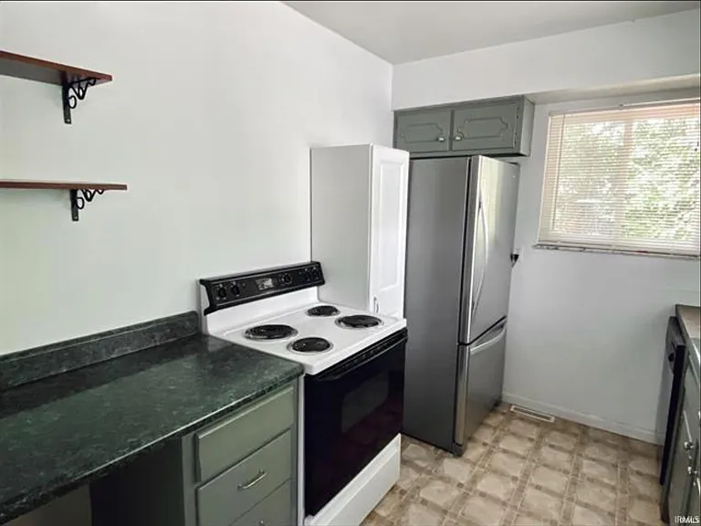 429 N Clark St — Photo 9