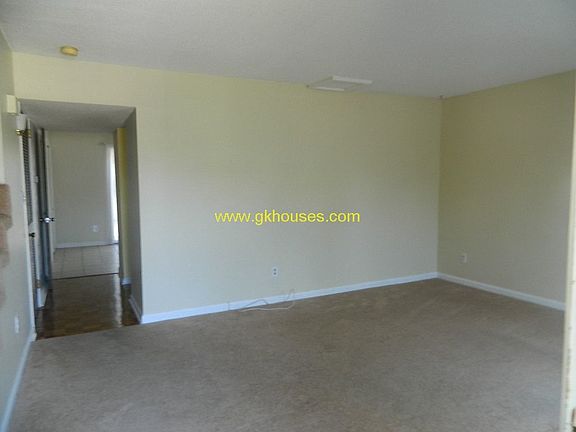 4th image of 2416 Hampstead Dr