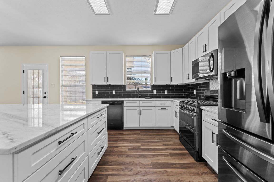 next background image