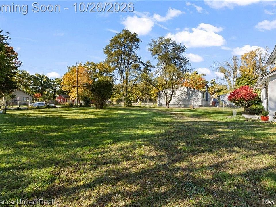 20980 Van Buren St, photo 3