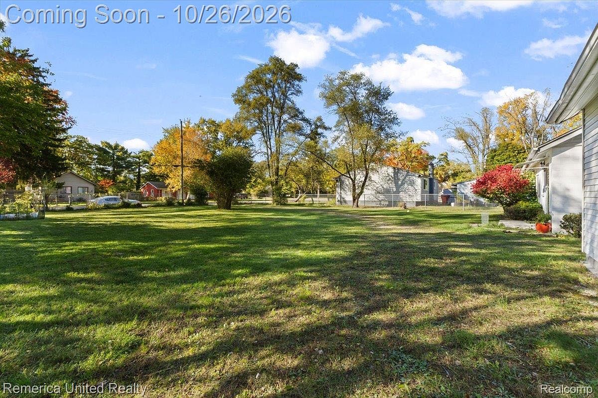 20980 Van Buren St, photo 3