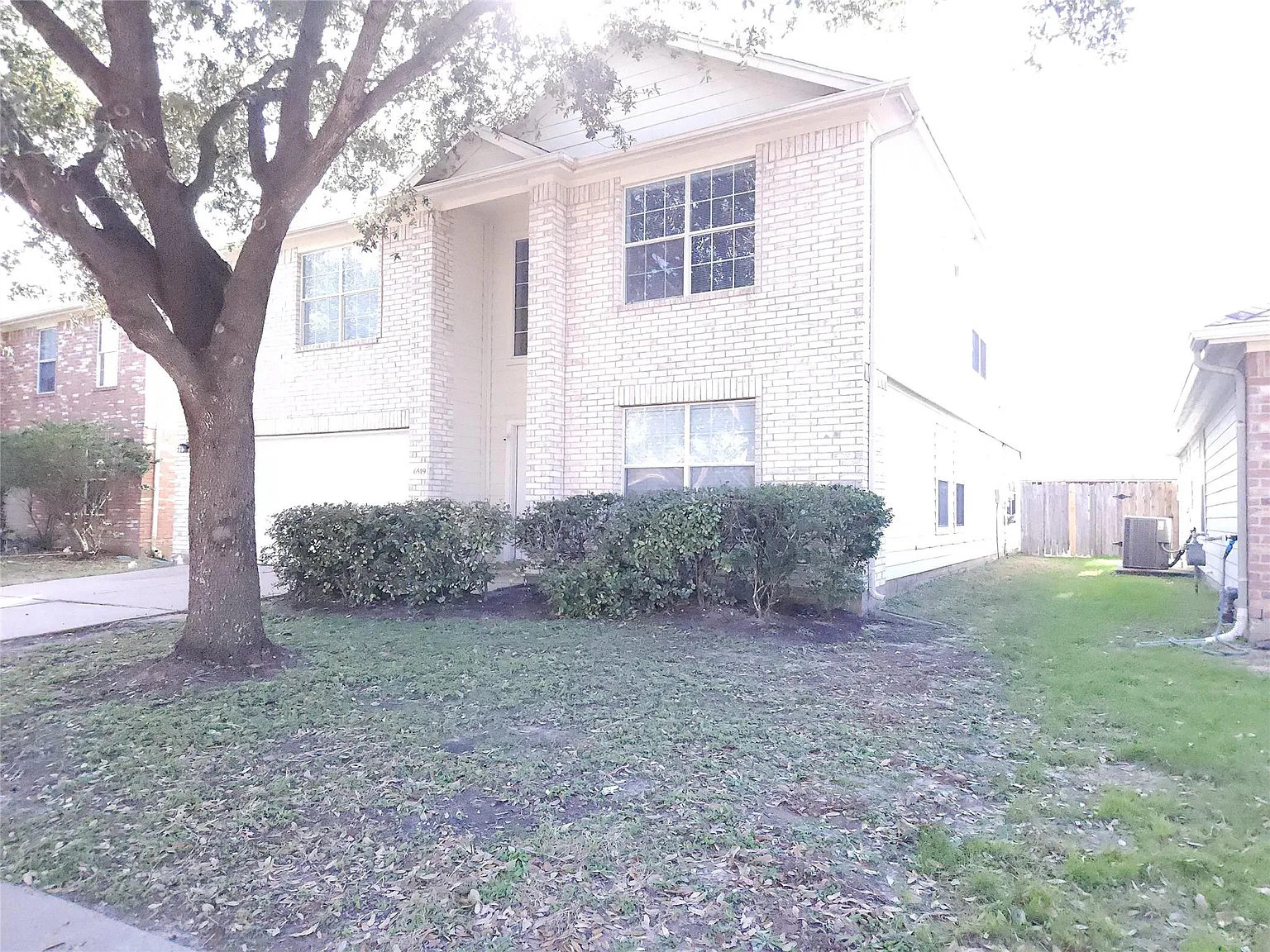 5 bed, 3.5 bath, 2682 sqft, $2,700 — Photo 2