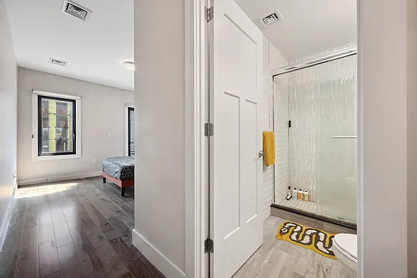 Rented by Safdie Realty Group | media 22