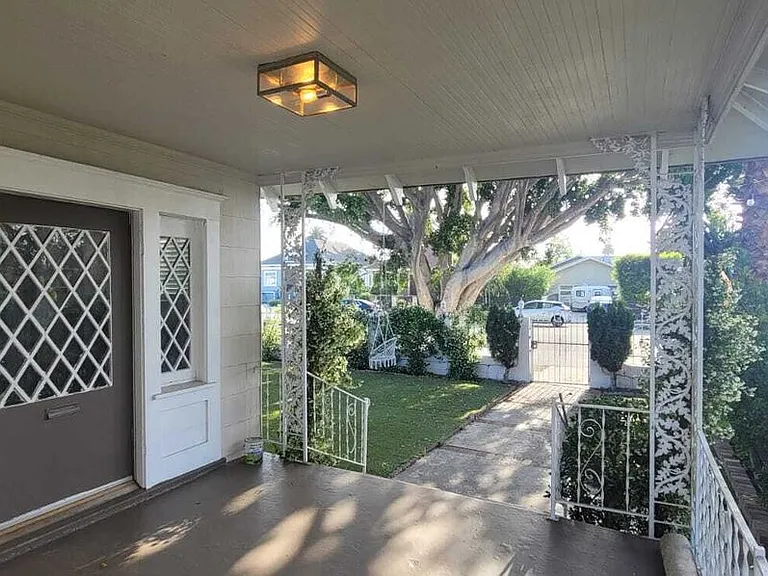 2926 Halldale Ave — Photo 2