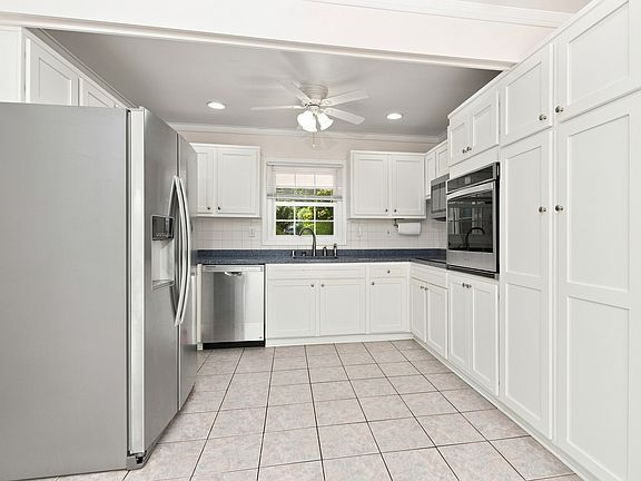 5th image of 12823 Holiday Ln