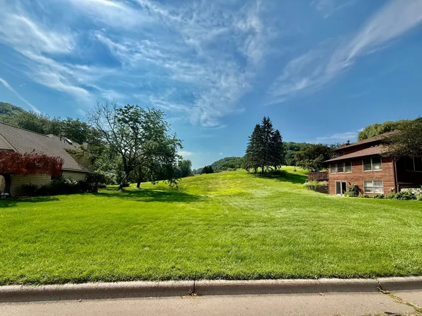 69 Forest Oak Ct, Winona, MN 55987