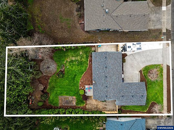 5th image of 312 SW 9th St